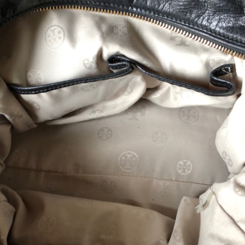 Tory Burch Shiny Soft Leather bag w/ should strap - Picture 5 of 8